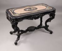 Plateau de table basse en marbre avec incrustation Pietra Dura, pierre précieuse, design traditionnel, aspect antique, écologique, durable, facile à nettoyer