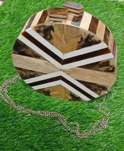 Bolso de mano de lujo artesanal para novias, con diseño de ángel y perlas de resina, accesorio de moda para bodas y eventos. - Product Image 3