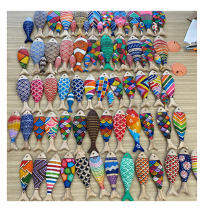 Décoration artisanale en bois en forme de poisson, produite pour la décoration intérieure, la présentation en magasin et la distribution internationale - Product Image 1