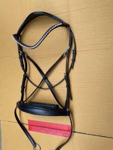 Cheval équestre de qualité supérieure tambour végétal teint en cuir anatomique Cross Over Bitless Bride avec cristaux équipement pour chevaux - Product Image 3