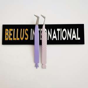 Pince à cils à pointe argentée à 90 degrés avec logo personnalisé Pince d'extension de cils de 10 mm avec pointe en fibre - Product Image 1