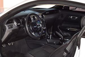 Ford Mustang GT Premium Coupé 2021 d'occasion en bon état, boîte manuelle 6 vitesses, moteur Coyote V8 - Product Image 4