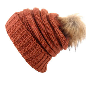 Vente en gros de bonnet à pompon épais et torsadé à logo personnalisé, couleur unie, pour femmes et filles adultes, bonnet avec gros pompon en fourrure - Product Image 6
