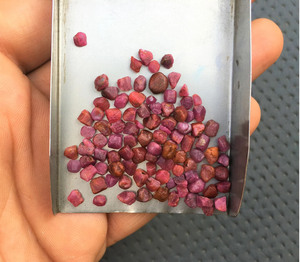 50ピースタイニーラフジェムストーンサイズ2-4MMナチュラルレッドルビー生本物ルビーラフ7月誕生石生レッドルビー未処理クリスタル - Product Image 5