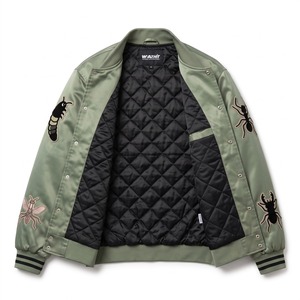 Blouson Bomber Oversize en Satin Unisexe Vert Sauge Noir avec Patchs en Chenille Brodés Logo Personnalisé OEM Streetwear - Product Image 3