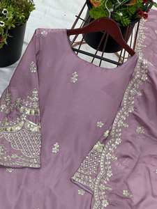 คอลเลคชั่นชุดเดรสสไตล์อินเดียสมัยใหม่ของ Tennecy สำหรับสุภาพสตรี พร้อมผ้าคลุมไหล่ปักลายหนัก งานปักคุณภาพสูง เหมาะสำหรับงานปาร์ตี้ ผ้าไม่ยับ สามารถใส่ได้สองด้าน - Product Image 5