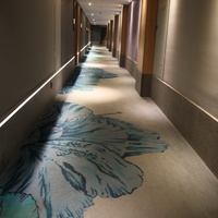 Tapis de luxe moderne imprimé en nylon, idéal pour couloirs et allées d'hôtel, à prix avantageux et très vendu