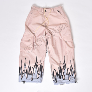 Pantalones de Nieve Beige con Diseño de Llamas, Cintura Ajustable, Bolsillos Tipo Cargo, Forro Cálido, Tela Resistente al Viento y Corte Holgado - Product Image 1