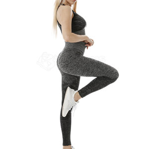Ensemble de yoga deux pièces pour femmes, ensemble de yoga avec haut court, ensemble de yoga très élastique pour le confort pendant l'entraînement - Product Image 5