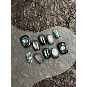 Cosmic Echo - Arte de Uñas con Diseño de Eco Cósmico para Realzar las Uñas - Product Image 2