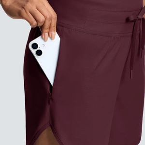 Pantalones cortos para correr atléticos reflectantes que absorben la humedad para mujer Ropa de entrenamiento informal ecológica para salón o gimnasio - Product Image 2