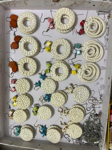 Boucles d'oreilles élégantes en rotin avec design léger en fibre naturelle, boucles d'oreilles en rotin du Vietnam pour le style Boho et Beach de 99GD - Product Image 4