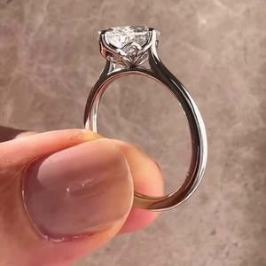 Anillo de Compromiso con Diamante Ovalado de 2.50ct Cultivado en Laboratorio, Certificado IGI, en Oro Blanco para Mujer - Product Image 4