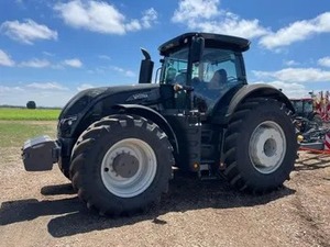 Tractor Agrícola Valtra 4x4 con Ruedas Negras, Motor de Transmisión por Engranajes de Alta Productividad - Product Image 2