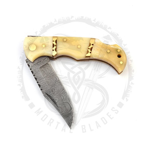 Couteau pliant damas fait main personnalisé os de chameau et manche en corne de buffle couteau de poche gravé avec étui en cuir - Product Image 3