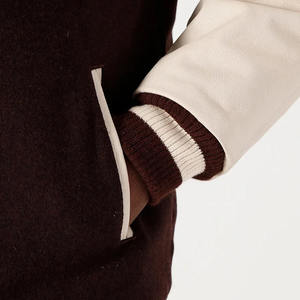 Chaqueta universitaria de diseño OEM de talla grande personalizada con logotipo Chaqueta universitaria con mangas de cuero y cuerpo de lana para hombre - Product Image 3