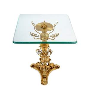 Mesa Auxiliar de Lujo con Tapa de Cristal Cuadrada y Base de Pedestal de Latón Dorado Tallado a Mano para Decoración de Esquinas de Hogares Modernos y Clásicos - Product Image 1