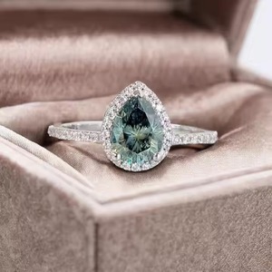 Bague de fiançailles Solitaire taille poire en or 14 carats sarcelle originale cultivée en laboratoire avec diamant alternatif VVS avec halo pour mariage - Product Image 1