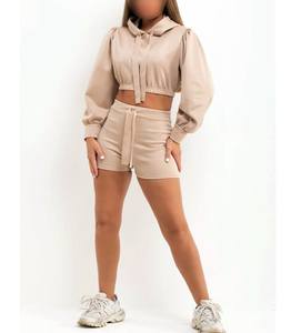 Conjunto de Top Corto con Capucha y Pantalones Cortos para Mujer OEM/ODM, Ropa Deportiva Cómoda para Exteriores, Color Sólido en Contraste - Product Image 4