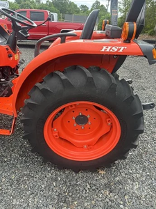 ซัพพลายเออร์ที่ดีที่สุด รถแทรกเตอร์ Kubota L2501HST 25 แรงม้า ขับเคลื่อน 4 ล้อ รถแทรกเตอร์ขนาดเล็ก เครื่องยนต์ดีเซล ระบบไฮโดรสแตติก พร้อมที่ตักด้านหน้าสำหรับขาย - Product Image 5