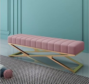 Siège en velours doux industriel avec support en métal offrant un look de luxe pour toute chambre ou salle à manger moderne à la maison - Product Image 5