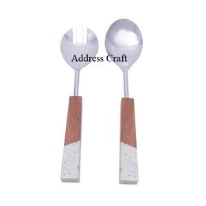 Ensemble de service à salade de style créatif, couverts de décoration de table en acier inoxydable avec manche en bois, outils personnalisés uniques avec matériau métallique - Product Image 1