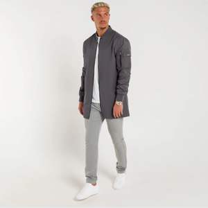 Halle Chino - Slim พอดีกับข้อเท้า, มี4กระเป๋า, 5ห่วงเข็มขัด, แพทช์ด้านหลังหนังเทียม, และการออกแบบซิปบิน - Product Image 2