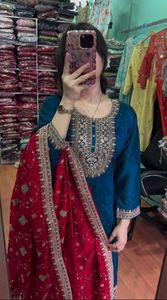 Abbigliamento indiano di seta di Chinnon pesante puro Kurti da donna Set per feste e occasioni Festive indossabile a prezzi all'ingrosso