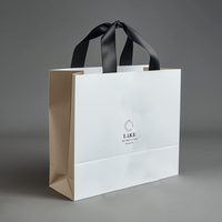Sacs en papier d'emballage artisanal de luxe à la mode en gros sac en papier imprimé de logo personnalisé cadeau d'achat de vêtement bijoux vin