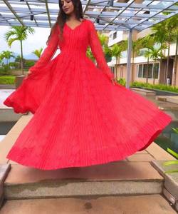 Vestido largo de diseñador nuevo con estilo largo Precio más bajo Mercado Surat Gujarat Ropa étnica Fabricación Mercado textil Ropa - Product Image 5