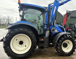 Tractor New Holland de alta calidad, 100HP, 4WD, con motor y bomba, a bajo precio disponible para la venta. - Product Image 2