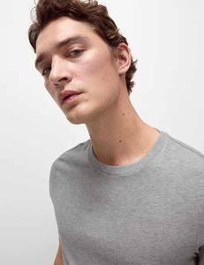 Fournisseur en gros de t-shirts à la mode pour hommes offrant un soutien personnalisé aux marques internationales de vêtements - Product Image 4