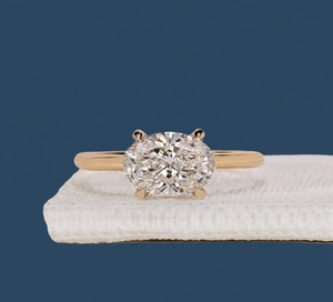 Anillo de Compromiso Solitario Ovalado con Diamante Cultivado en Laboratorio de 1.50CT, VVS2 F, Certificado IGI, Chapado en Rodio, Oro Amarillo, Venta al por Mayor para Mujer - Product Image 1