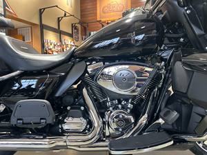 Harley-Davidson Street Glide Ultra Trike de Próxima Generación 2025 con Acabado Cromado en Negro Vívido y Motor Milwaukee 8 117 en Venta - Product Image 6