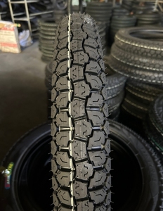 Pneu de <span class=keywords><strong>moto</strong></span> résistant à l'usure en gros 2.75-17, pneu de <span class=keywords><strong>moto</strong></span> en caoutchouc anti-abrasion pour <span class=keywords><strong>moto</strong></span> de rue 125cc, Llantas Para <span class=keywords><strong>Moto</strong></span> - Product Image 1