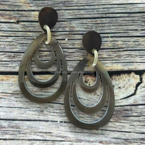 Ensemble de deux boucles d'oreilles en corne de buffle de meilleure qualité Bijoux artisanaux de style amour avec boucles d'oreilles en corne exclusives en agate - Product Image 5