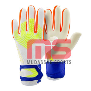 Guantes de portero juvenil Venta al por mayor Ajuste personalizado Agarre suave Guantes de práctica de fútbol transpirables - Product Image 3
