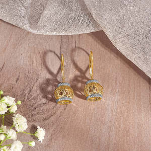 Pendientes Jhumka Whirl Bloom de Oro y Diamantes - Product Image 1