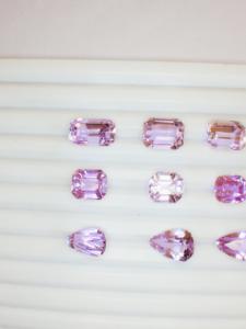 <span class=keywords><strong>Kunzite</strong></span> kualitas AAA alami dengan warna alami yang sangat bagus Sangat bagus kilau sempurna dan dipoles dengan harga murah