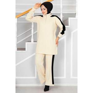 ชุดเสื้อถักฮิญาบแบบมีซิปครึ่งหนึ่งสีครีม - Product Image 1