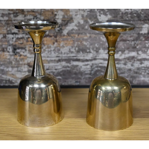 Gobelets en laiton, ensemble de 2 calices métalliques, coupes dorées au design complexe fabriqué en Inde, gobelets - Product Image 1