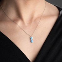 Magnifique Collier Tendance en Argent Sterling 925 avec Pendentif Opale de Feu Chrétienne Style Chat, Idéal pour Homme et Femme, Parfait pour les Occasions Festives