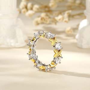 Bague de mariage Jeulia pour femme en argent sterling bicolore entrecroisée avec moissanite taille coussin - Product Image 5