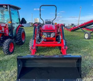 Nuevo Tractor de Ruedas TYM 4215H 2024 con Cargador, Motor Cummins de 42HP, Transmisión 4x4, Bomba y Caja de Cambios en Venta al Mejor Precio - Product Image 3