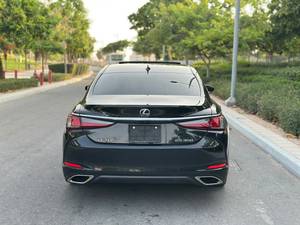 Nouveau/Occasion 2023 LEX-US ES350 3.5 Turbo Diesel Manuelle 4x4 Automatique Toit ouvrant Sièges en cuir foncé 6 places 24000km 360 Alliage d'aluminium - Product Image 2