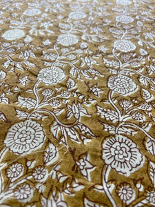 ผ้าฝ้ายพิมพ์ลายดอกไม้สีเหลืองมัสตาร์ด ลายเถาวัลย์แบบดั้งเดิม - Product Image 3