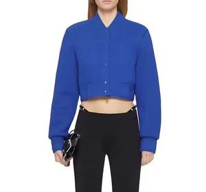 Veste de sport courte matelassée personnalisée avec logo pour femmes, avec options d'impression sur coton et style universitaire - Product Image 2