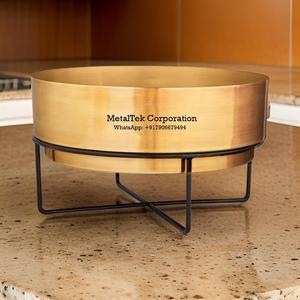 Macetero de mesa de interior de metal chapado en oro moderno de mediados de siglo con soporte negro para planta Cactus suculentas Fabricante Mayorista - Product Image 4