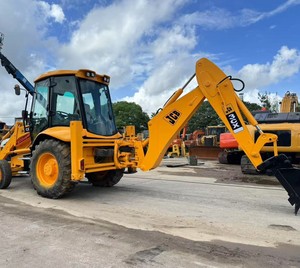 Retroexcavadora JCB 3CX en excelentes condiciones, tracción en las cuatro ruedas, alta eficiencia, a la venta a precio de mayorista. - Product Image 3