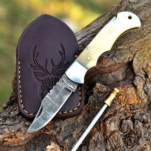 Couteau pliant en acier Damas de qualité industrielle, logo OEM, fabrication artisanale, utilitaire de survie en plein air, manche en os de chameau, lame à chute - Product Image 1